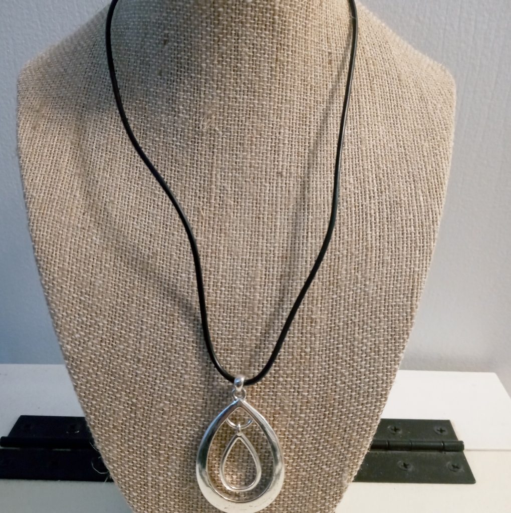 Silver Tone Necklace